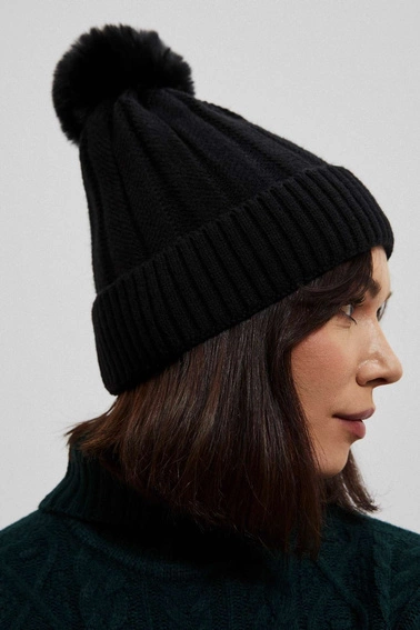 Ciepła dzianinowa czapka z pomponem czarna