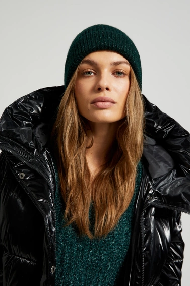 Czapka z metaliczną nitką ciemnozielona