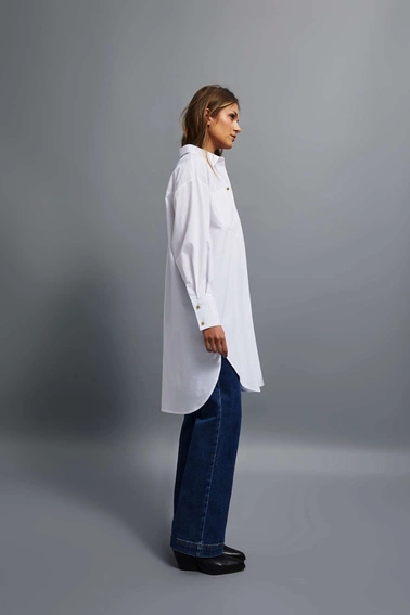 Koszula oversize ze złotymi guzikami biała