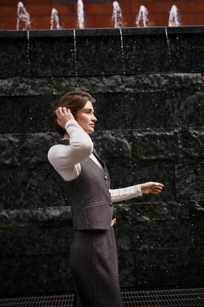 Elegancka kamizelka ciemnobeżowa