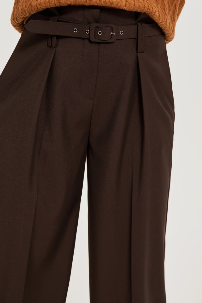 Spodnie w kant z paskiem brązowe