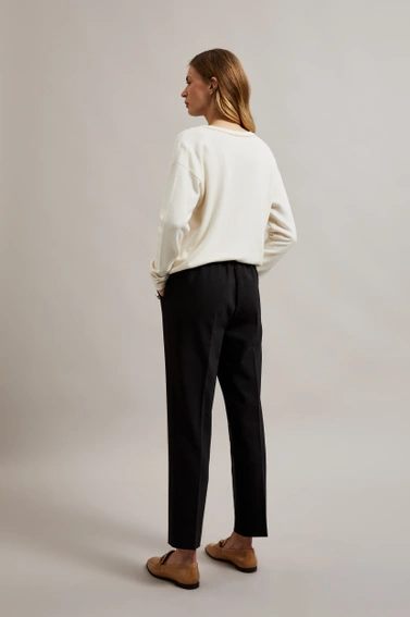 Spodnie w kant z ozdobnymi guzikami czarne