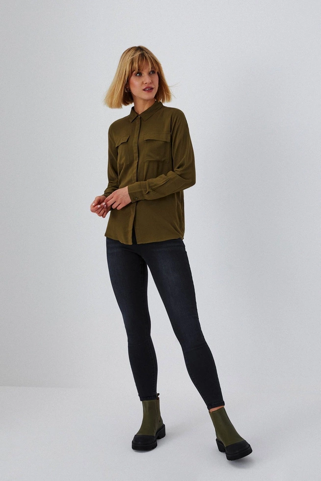 Gładka koszula z kieszeniami