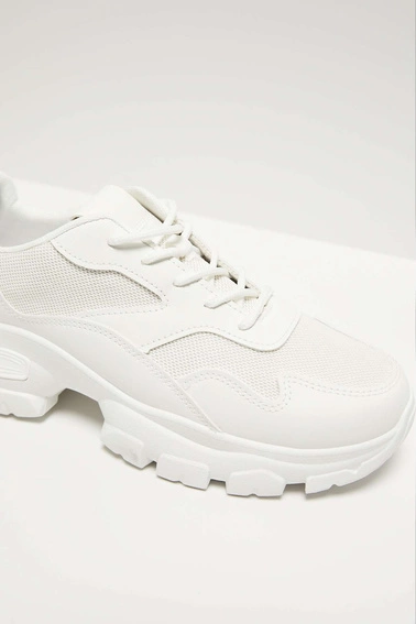 Sportowe buty na grubej podeszwie