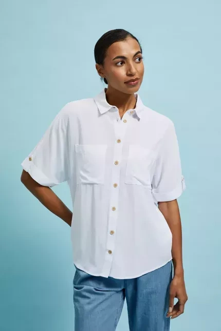 Koszula z kieszeniami i krótkimi rękawami biała