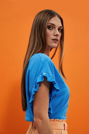 Bluzka z napisem i falbaną na rękawie