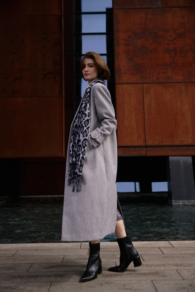 Długi płaszcz szary