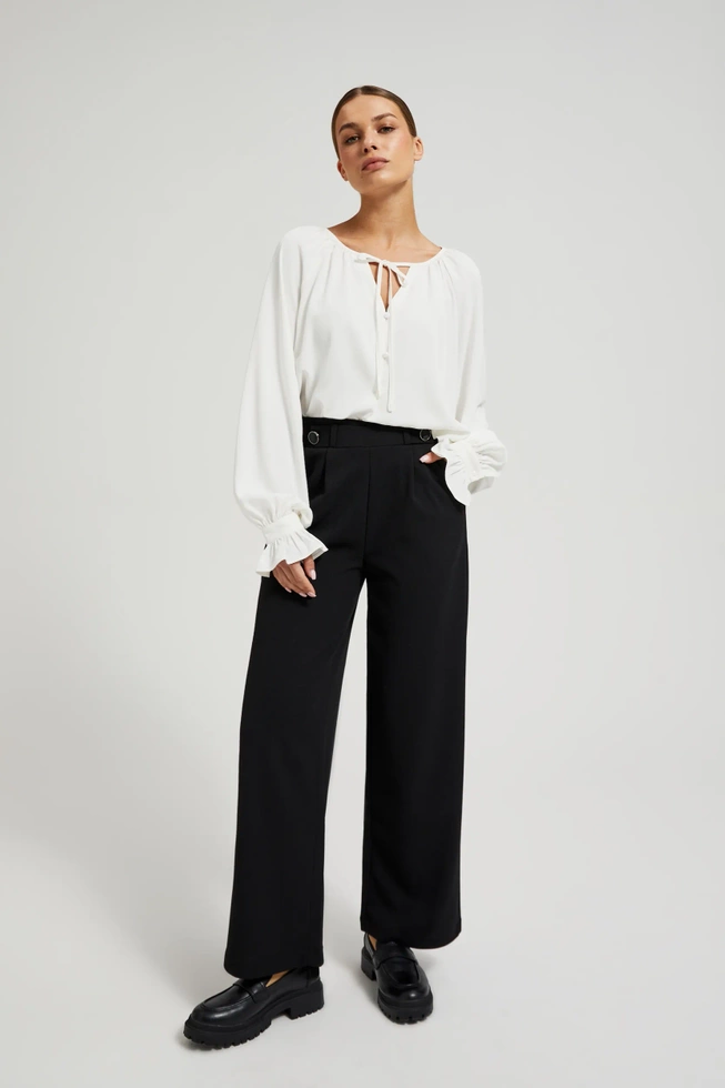 Eleganckie spodnie z szerokimi nogawkami i guzikami czarne