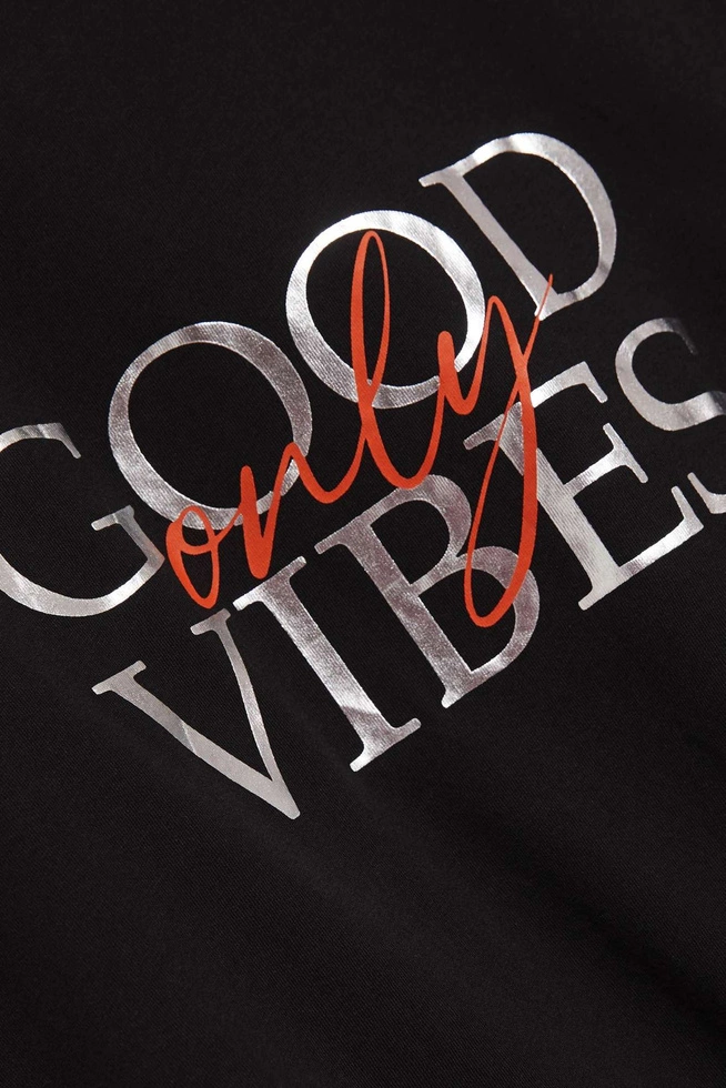 Bluzka z napisem i wiązaniem czarna