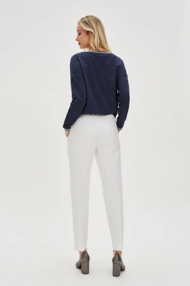 Spodnie z prostymi nogawkami w kant białe