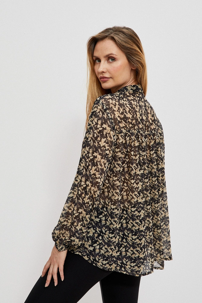 Koszula z delikatnym nadrukiem