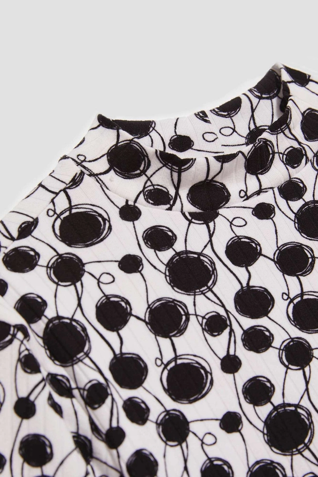 Wzorzysta bluzka z półgolfem perłowa