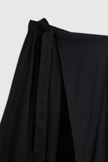 Wiskozowa spódnica midi czarna