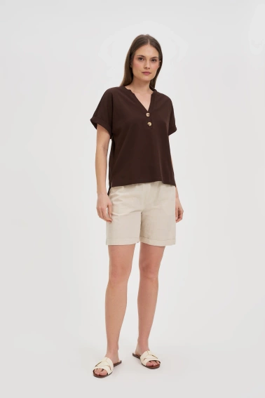 Bluzka z guzikami na dekolcie brązowa