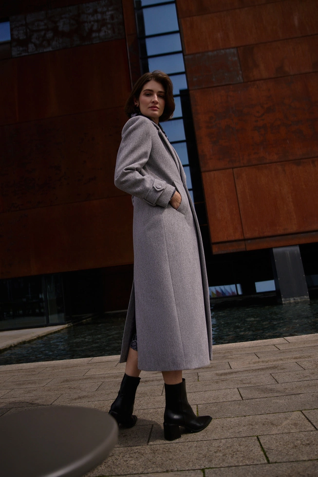 Długi płaszcz szary