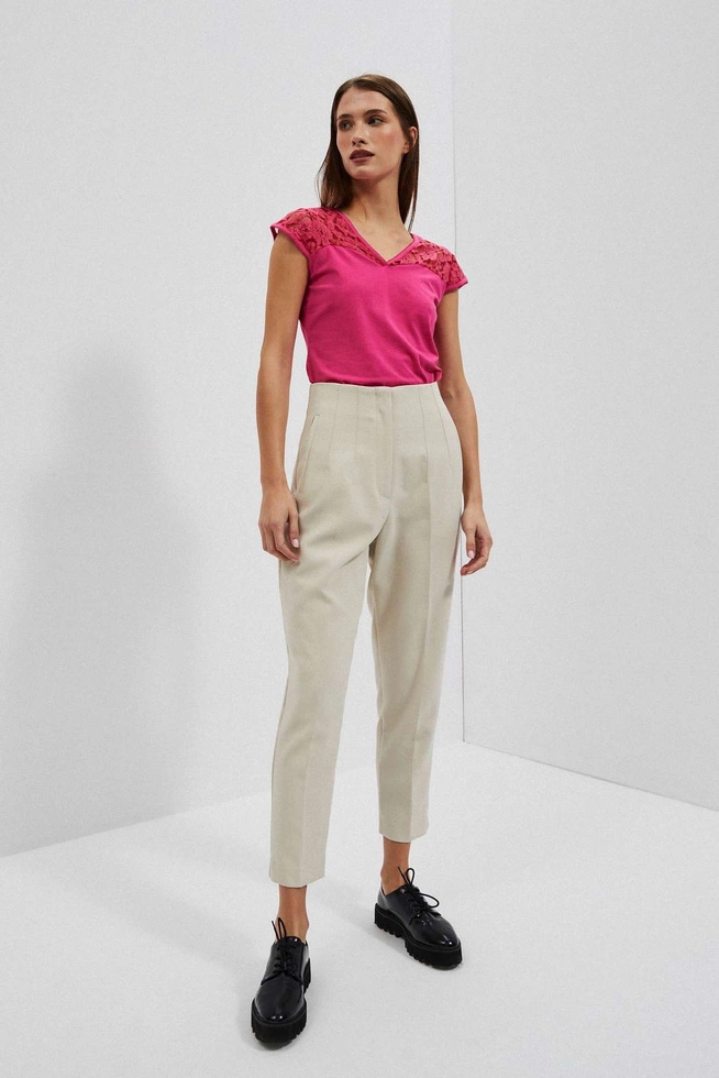 Bluzka z dekoltem w serek i koronką różowa