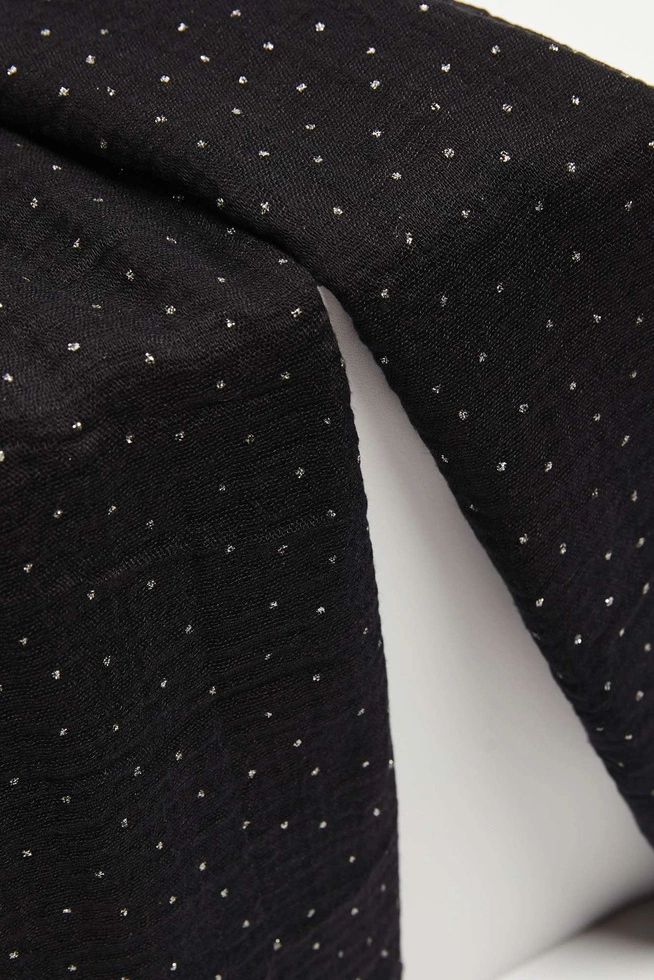 Szal z drobnym metalicznym nadrukiem czarny