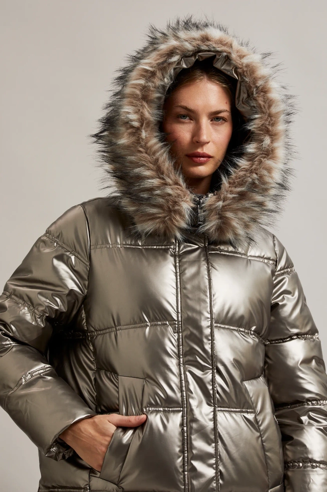 Metaliczna kurtka z futrzanym kapturem beżowa