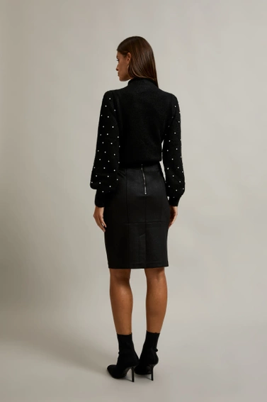 Ołówkowa spódnica o długości przed kolano czarna