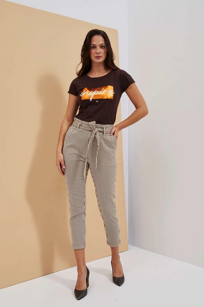 T-shirt z napisem ciemnbrązowy