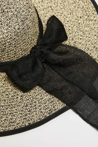 Kapelusz słomkowy z szerokim rondem czarny