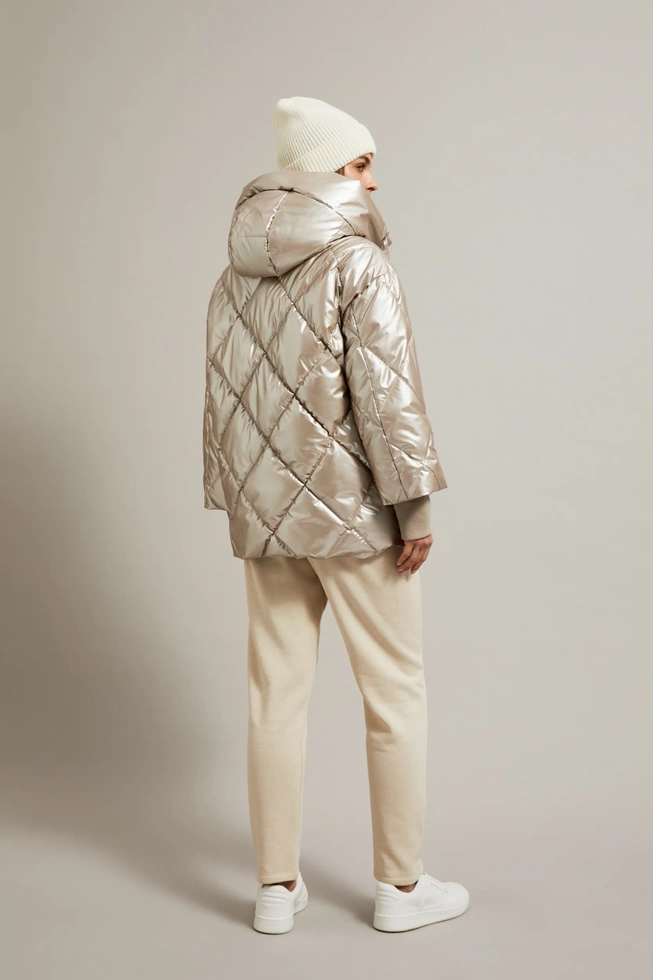 Pikowana kurtka z dużymi kieszeniami beżowa