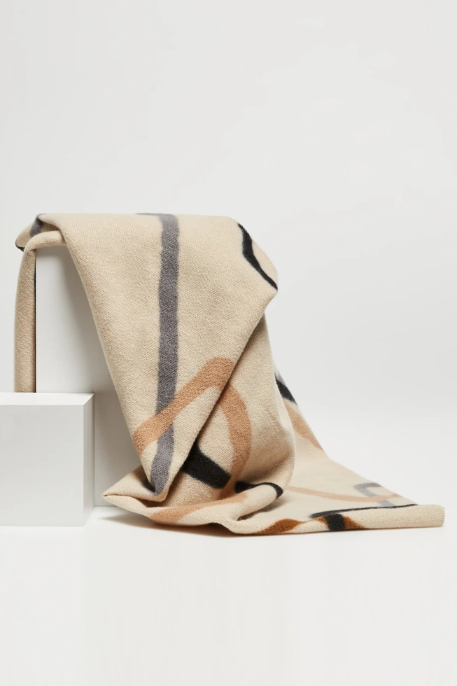 Szalik z wzorem beżowy