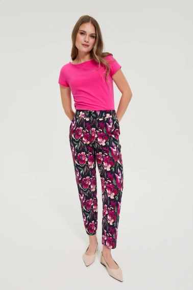 Spodnie w kwiaty granatowe