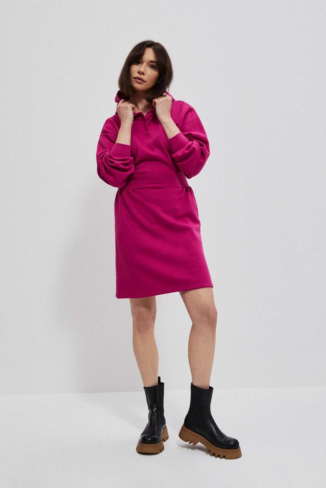 Taliowana sukienka z kapturem