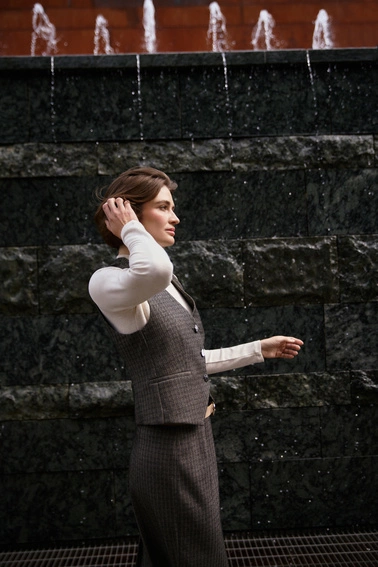 Elegancka kamizelka ciemnobeżowa