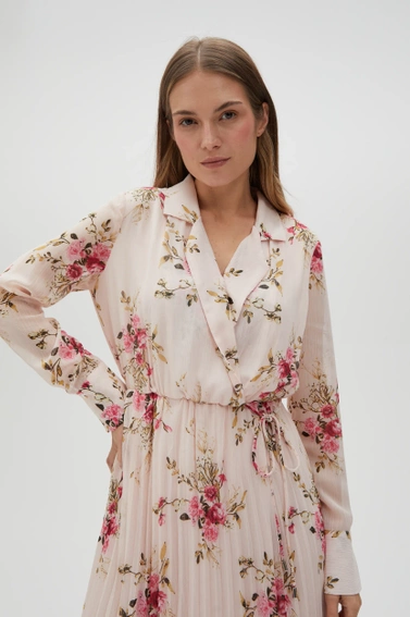 Plisowana sukienka w kwiaty różowa