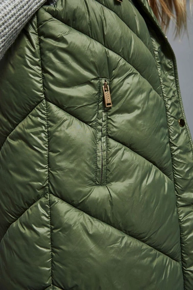 Pikowana kamizelka z kapturem oliwkowa