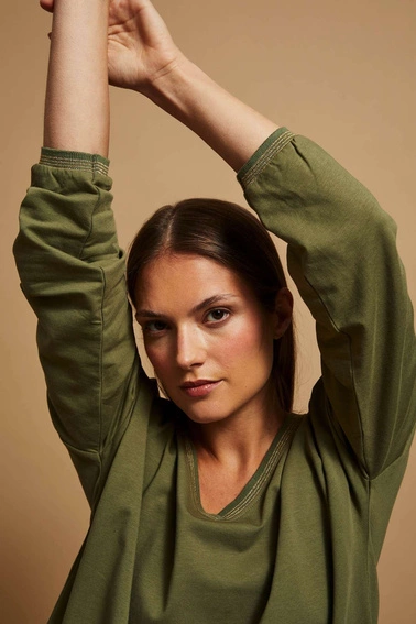 Bluza z dekoltem w serek oliwkowa