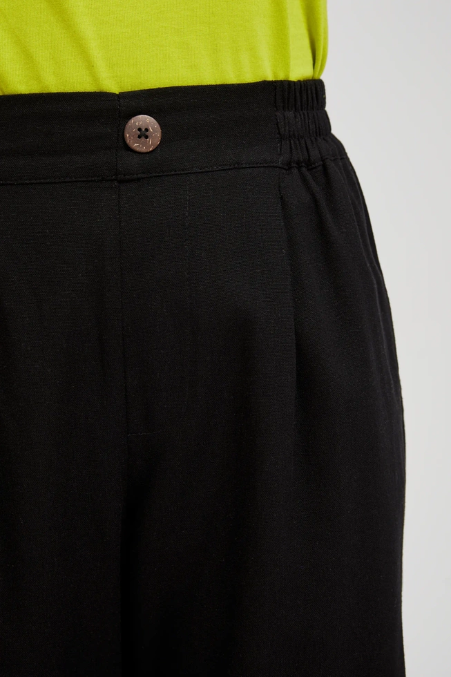 Gładkie lniane szorty czarne