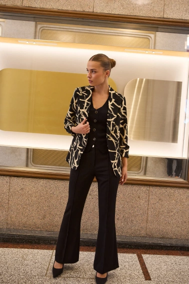 Marynarka z marszczonymi rękawami 3/4 czarna