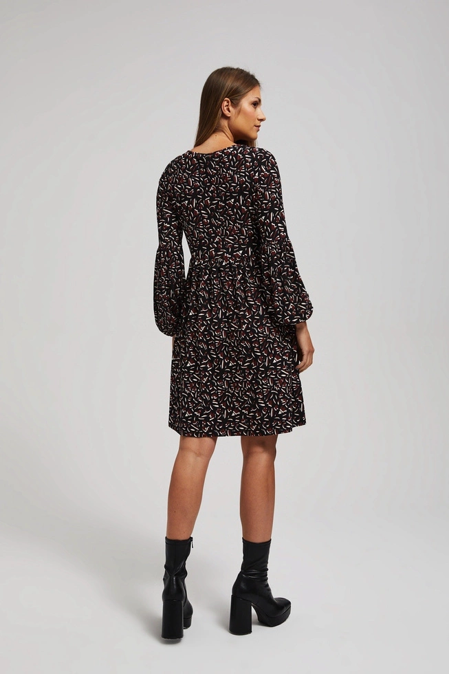 Sukienka z bufiastymi rękawami i rozkloszowanym dołem czarna