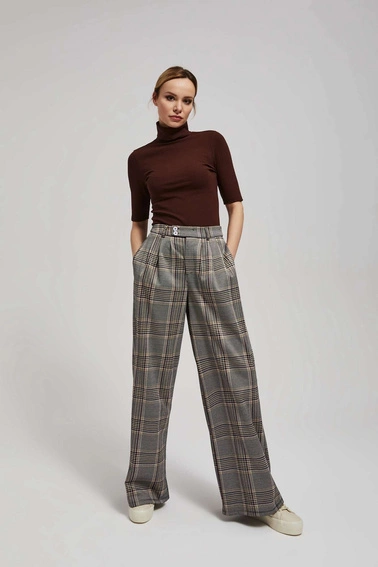 Prążkowana bluzka z golfem brązowa