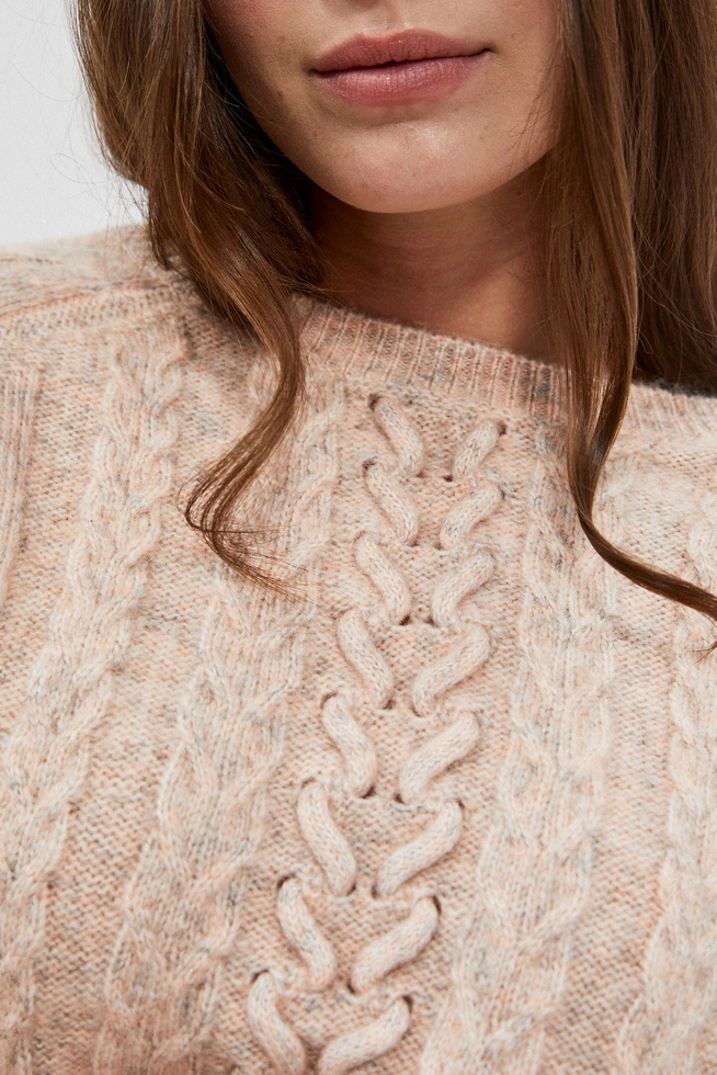 Sweter z ozdobnym splotem pudrowo-różowy