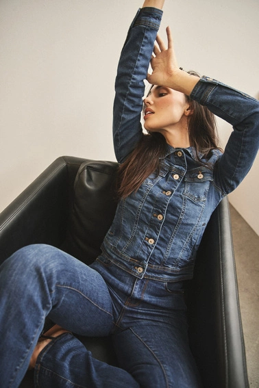 Kurtka jeansowa z kieszeniami niebieska