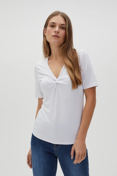 Bluzka z ozdobnym dekoltem biała