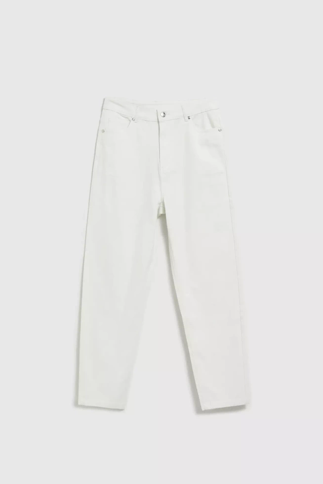 Jeansy mom fit białe