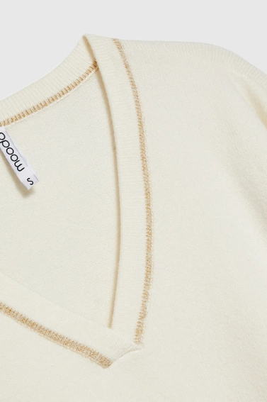 Sweter z dekoltem w serek i długimi rękawami kremowy 