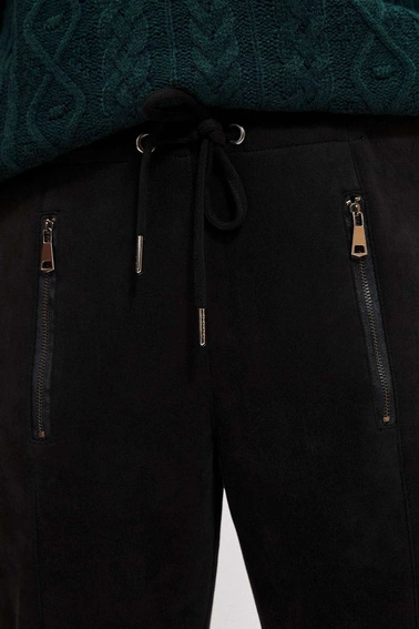 Dresowe spodnie z zapinanymi kieszeniami czarne