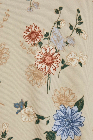 T-shirt z kwiatowym nadrukiem