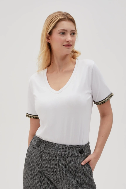 Bawełniana bluzka z dekoltem w serek i ozdobnymi rękawami biała