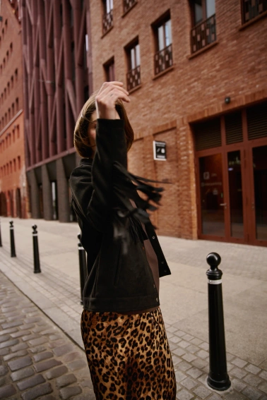 Kurtka z frędzlami czarna