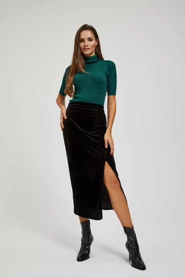 Sweter z golfem ozdobiony metaliczną nitką szmaragdowy