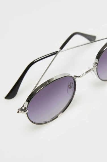 Okulary z metalowymi oprawkami czarne