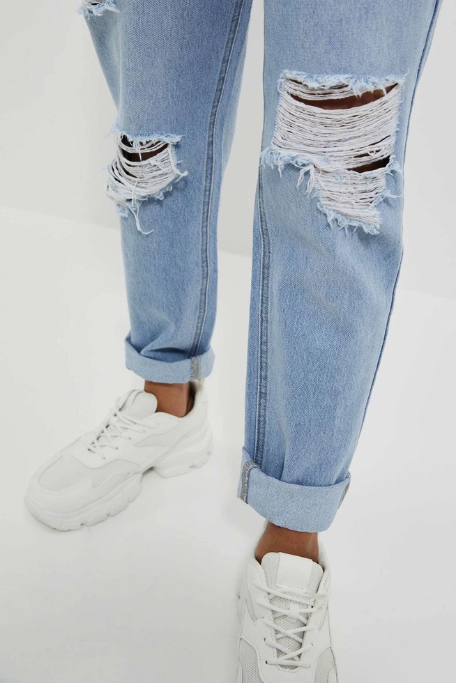 Jeansy mom fit z przetarciami błękitne