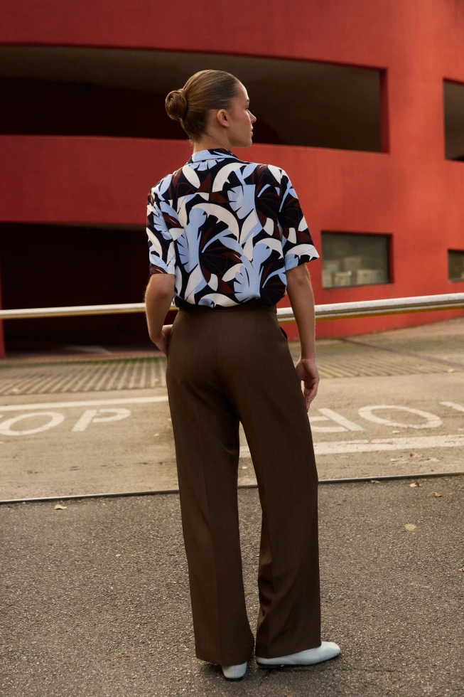 Spodnie z szerokimi nogawkami brązowe